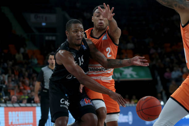 又蓬勃的领 又蓬勃的领