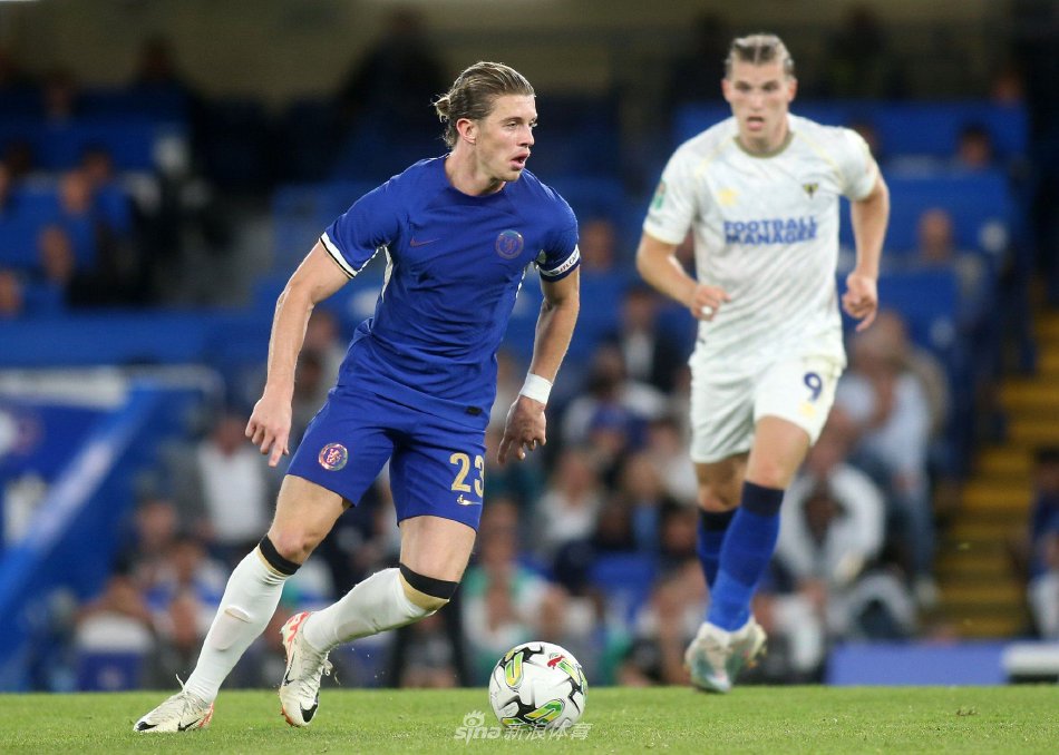 现代足球中 现代足球中