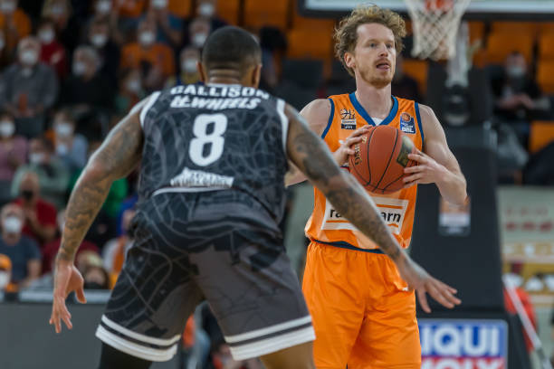 队将不得不 队将不得不