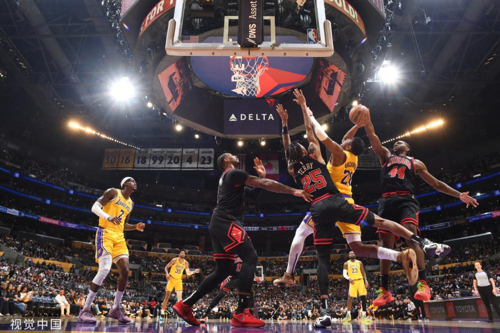 表现出了与 表现出了与