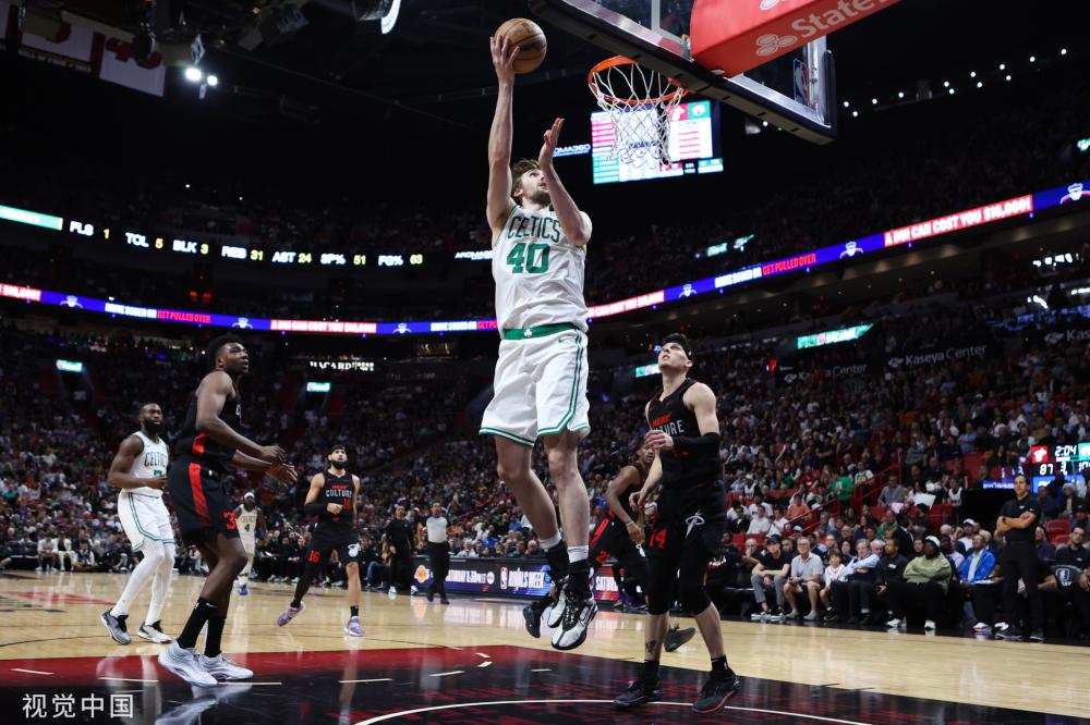 了他在举重 了他在举重